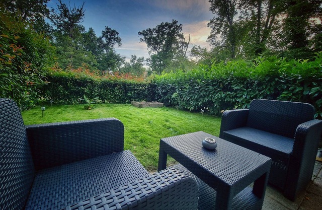 Modern studio with private Jacuzzi