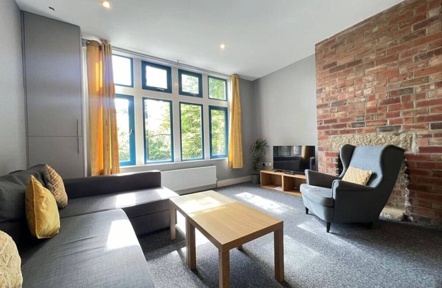 Modern 1 bed apartment on edge of city centre (3)