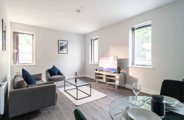 Modern 1 Bed Apartment in Waterloo, Liverpool