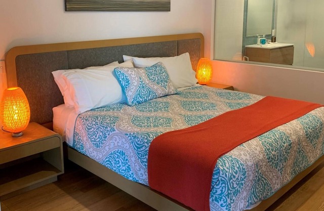Modern 1-Bedroom Apartment & direct access to the lagoon