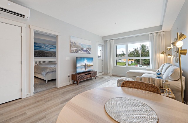 Modern 1 bedroom condo with parking, centrally located