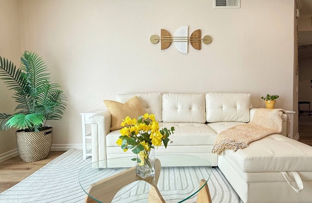 Modern 1-Bedroom LA Condo with 2 Parking Spaces - Prime Sherman Oaks Location