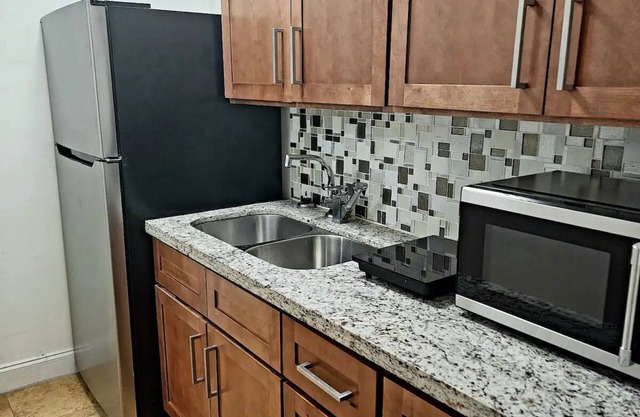 Modern 1 Bedroom Suite With Shower Sauna & Patio