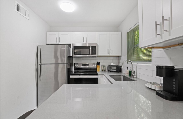 Modern 1BR Near UT | Hyde Park | Evonify 6173