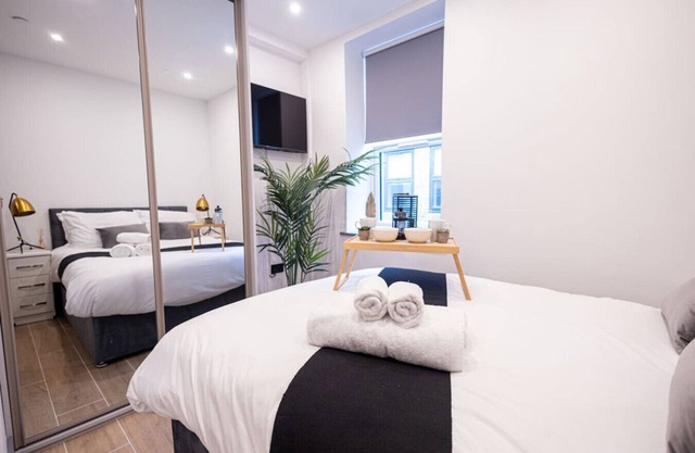 Modern 2-Bed, 2-Bath London Flat