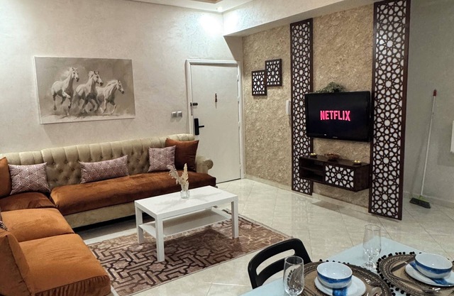 Modern 2-Bedroom Apartment - Comfort & Style in the heart of Meknes