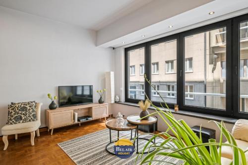 Modern 2-Bedroom Apartment Near Beach & Center T138