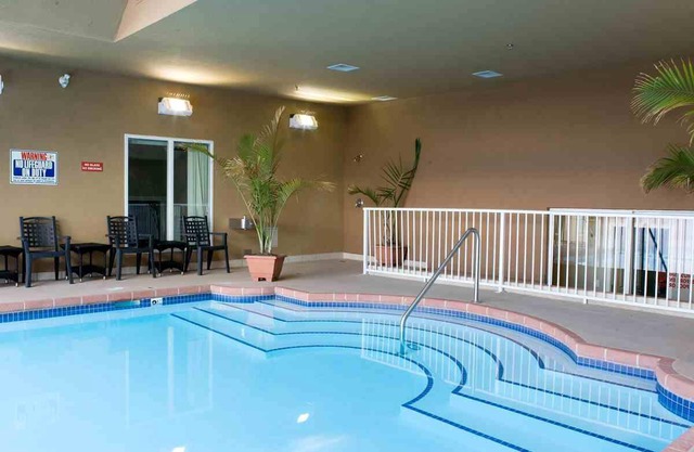 Modern 2 Bedroom Ground Floor Walkout Condo -COK-STR-BL4091634
