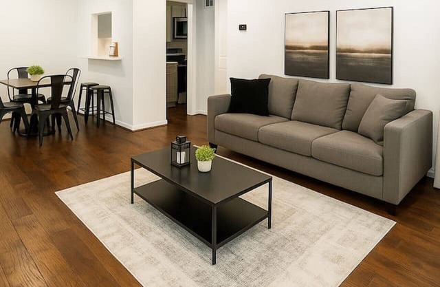 Modern 2B | Free Parking + Wi-Fi | Near IAH & DT
