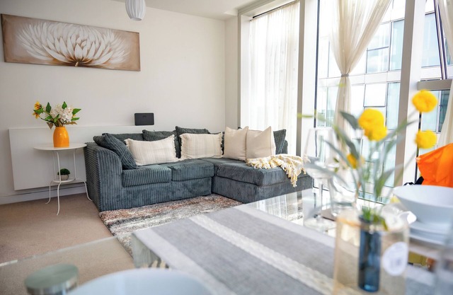 Modern 2BDR Apartment in MK City Centre- The Hub, Free Parking