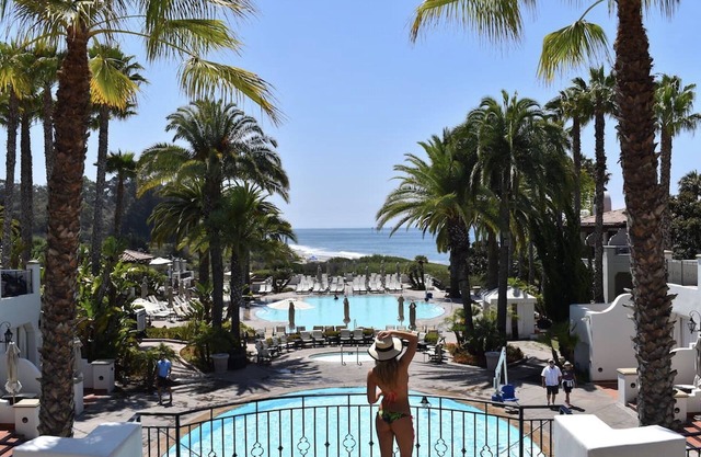 Modern 2BR 2BA beaches, pool, UCSB