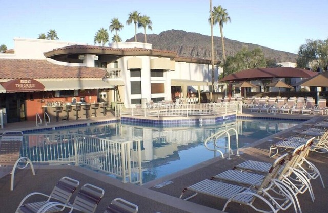 Modern 2BR Condo with Heated Swimming Pool in Scottsdale
