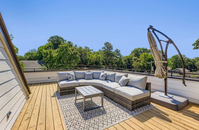 Modern 2BR near Tobacco Trail w/rooftop deck