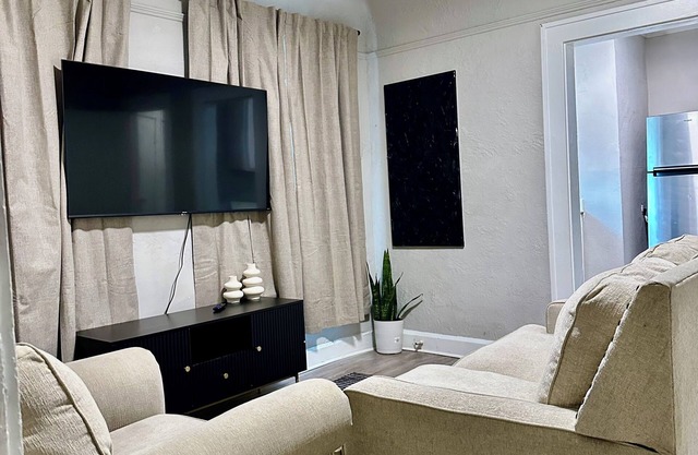 Modern 2BR w/Wi-Fi + Parking, Near Downtown Jax