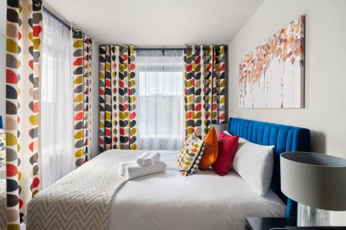 Modern 3 Bed Apartment in Acton, Perfect for Business & Contractors with Free Parking!