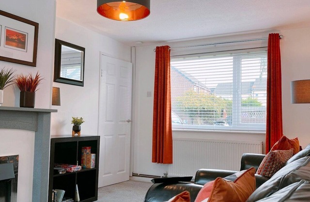 Modern 3 Bed house with parking - Chorley near M61