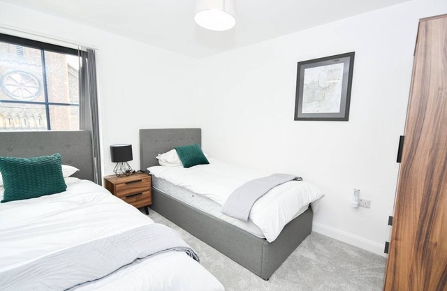 Modern 3BR/2BA w/Free Parking | Manchester M4