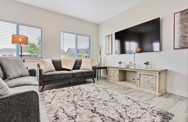 Modern 3BR Home in Meridian - King Suite - Comfort