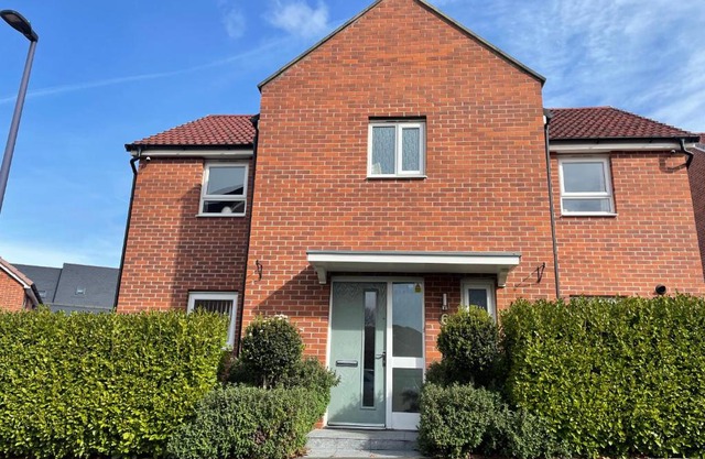 Modern 4-Bedroom Detached House