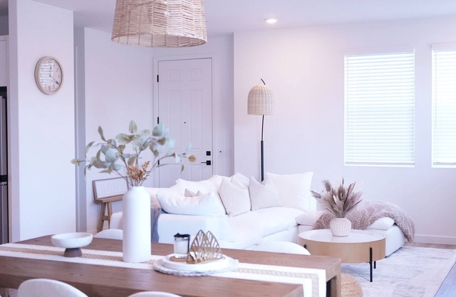 Modern 4-BR Townhouse Near Ventura Beach – Walk to Sand & Surf!