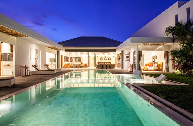 Modern 4 BR Villa 400m to the Beach in Canggu