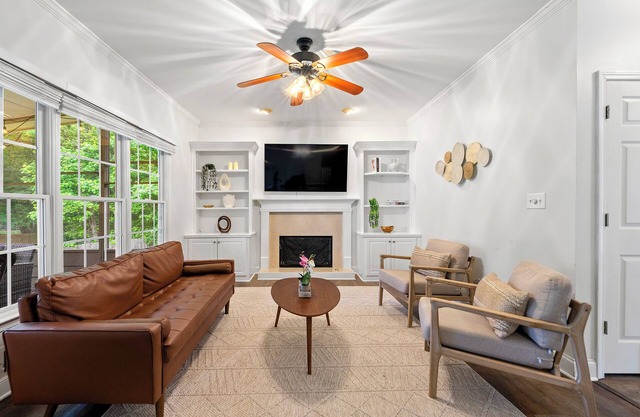 🌟 MODERN 5-BEDROOM🛏️, PERFECT FOR LARGE FAMILIES! SPACIOUS SUNROOM ☀️