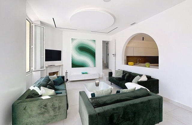 Modern 5-bedroom villa in Cannes with swimming pool