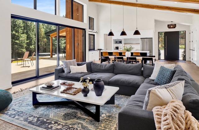 Modern 5BR Mountain Retreat with Hot Tub, Game Room & Scenic Views