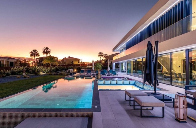Modern Algarve Villa Near Beaches With Pool