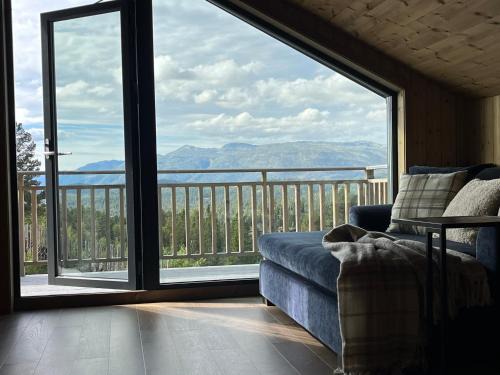 Modern and cozy mountain cabin - panoramic view!