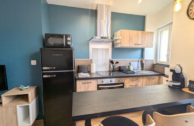 Modern and quiet studio downtown with secure parking