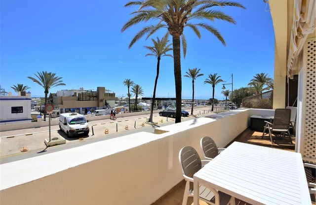 Modern and spacious apartment with sea view, Front line Estepona marina close to beach and bars