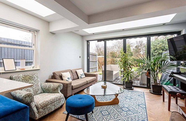 Modern and Spacious Colliers Wood Home