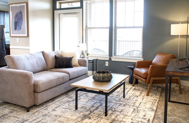 Modern Apartment in Prime Location (ID5260X15)