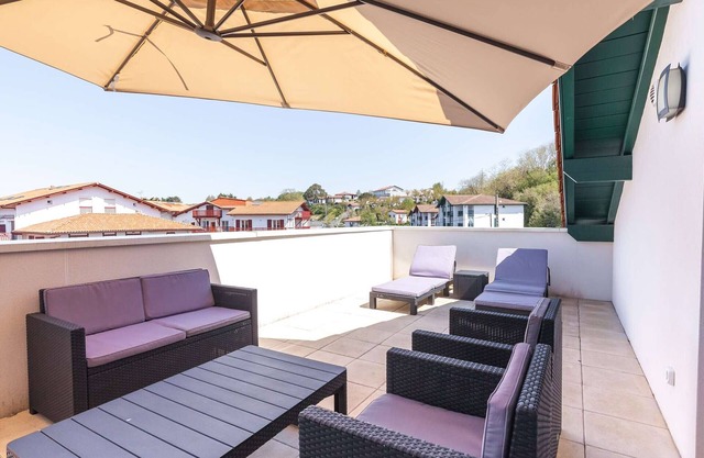 Modern Apartment 400m from Hendaye Beach with Terrace and Parking