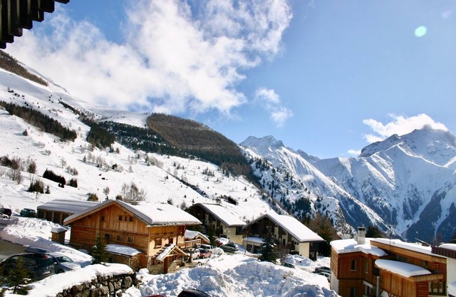 Modern Apartment Les 2 Alpes, Panoramic Views Ski-in/out-lift 1min. Free Wi-fi.