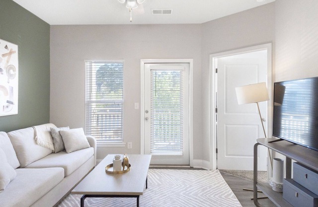 Modern Apartment in Prime Location (ID2000X66)