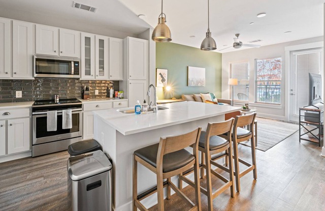 Modern Apartment in Prime Location (ID7994X49)