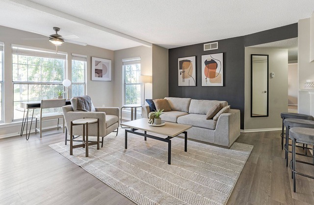 Modern Apartment in Prime Location (ID9655X37)