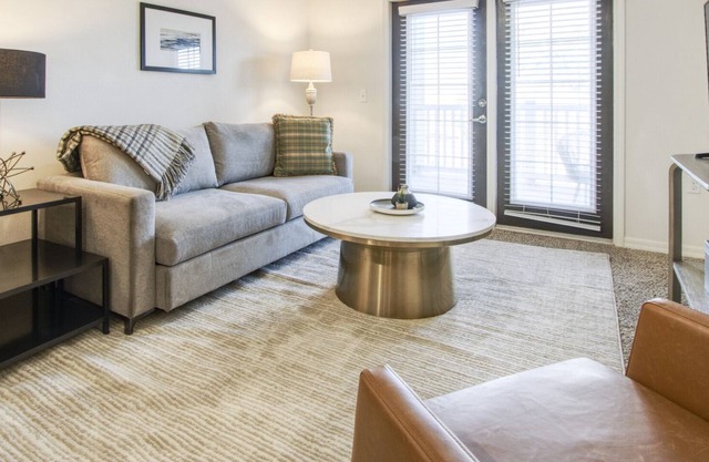 Modern Apartment in Prime Location (ID8280X63)