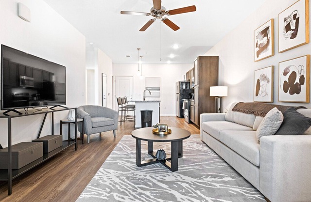 Modern Apartment in Prime Location (ID7943X51)