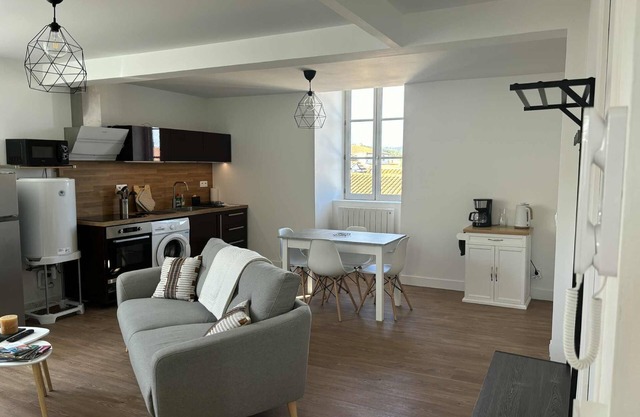 Modern apartment in the heart of the Auvergne. 10 min from Les Termes de Châtel-Guyon.