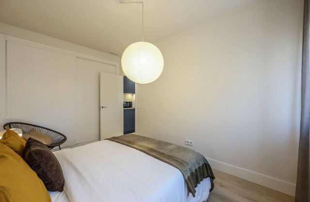 Modern apartment near the Royal Palace 03
