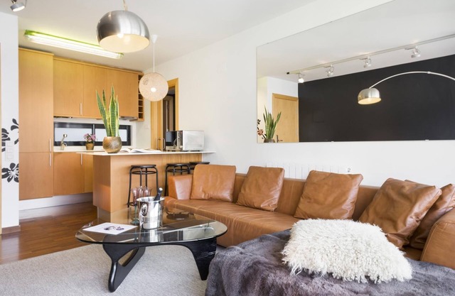 Modern apartments located in the Sarria neighborhood in the northeastern part of the city.