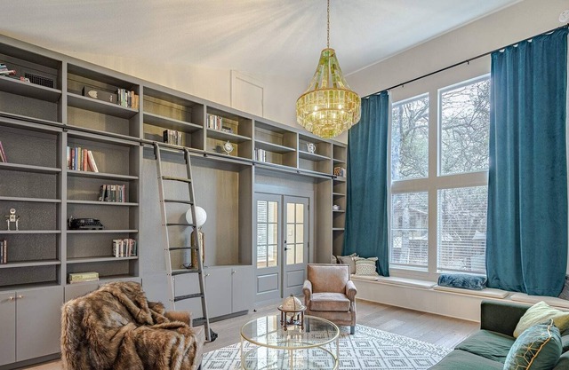 Modern Apt by Zilker w/ Gourment Kitchen & Parking