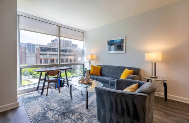 Modern Apt Close to Downtown