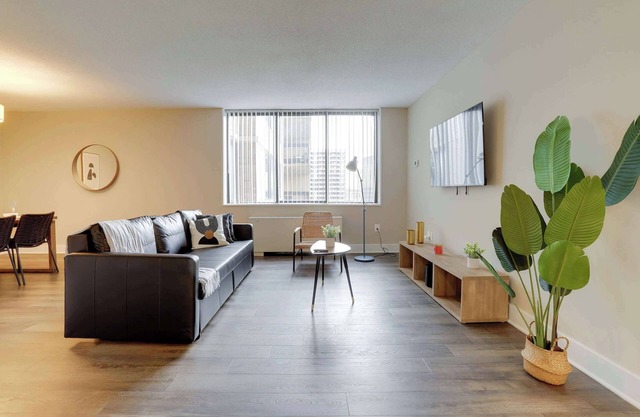 Modern Apt with Easy D.C. Access