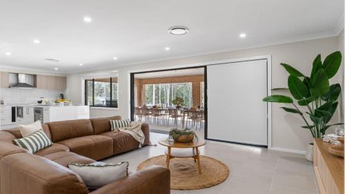 Modern Bush Retreat- Brand New 5BR Tranquil Escape