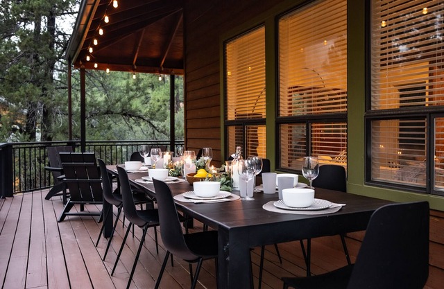 Modern Cabin in the Pines, Large Deck & Great View