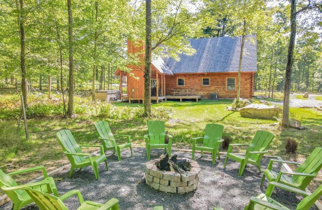 Modern Cabin with Hot Tub and Outdoor Fireplace